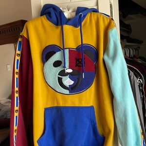 Mens hoodie size large but seems like a medium